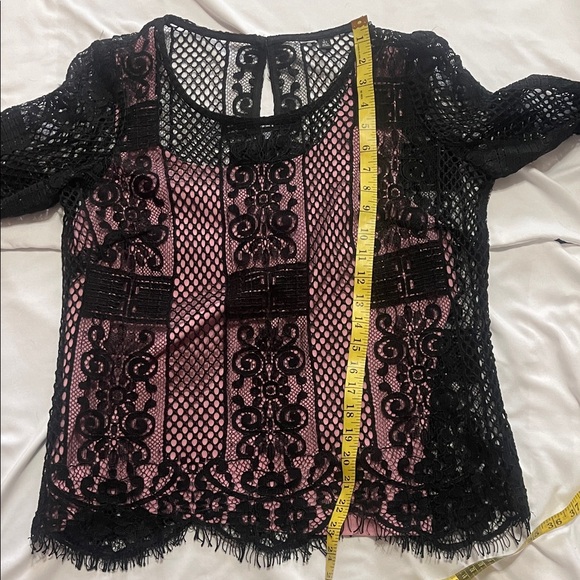 Nicole Miller Black Lace Top with Pink Underlay – Size L (Regular) - Picture 15 of 16